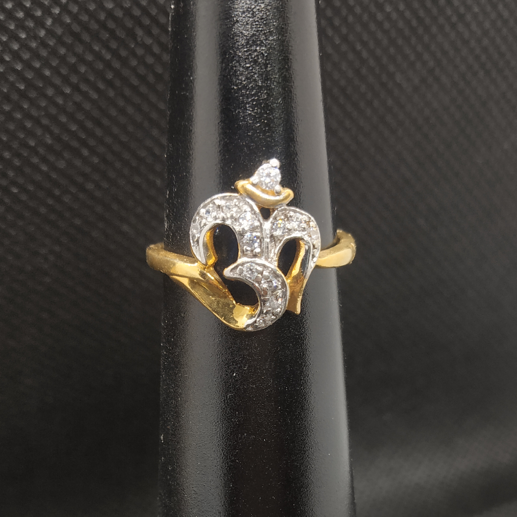 om shape gold ring